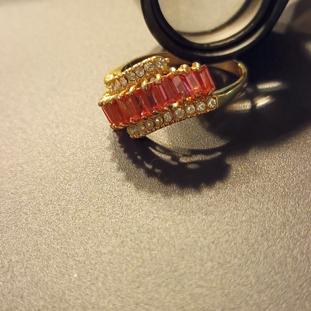Pink and clear baguette ring - Picture 3 of 8